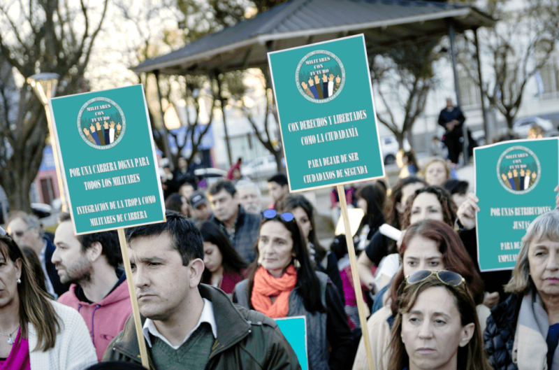 Pancartas Militares con Futuro